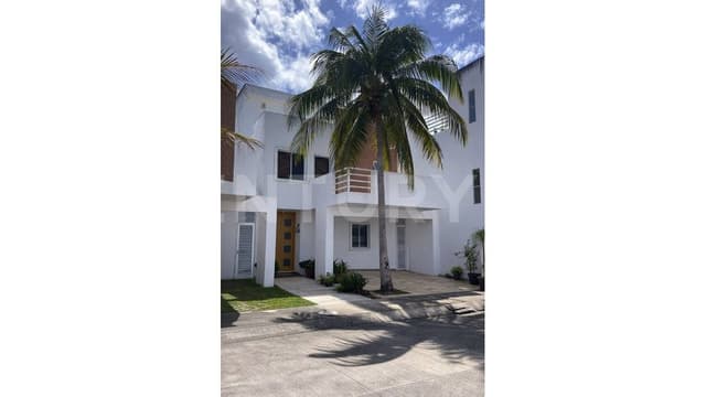 OPORTUNIDAD EN RESIDENCIAL LA JOYA – CASA CON 5 RECÁMARAS