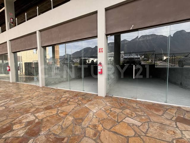 PLAZA COMERCIAL EN VENTA EN CUMBRES, MONTERREY, NL (INVERSIONISTAS)