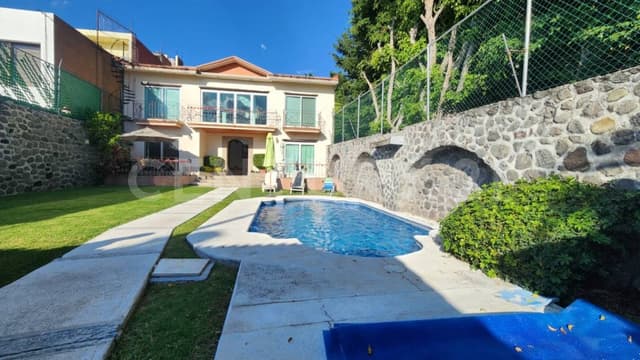 Casa con alberca en Burgos Bugambilias