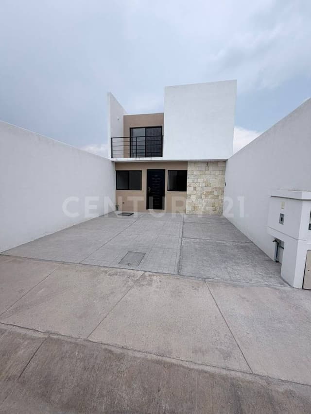 CASA EN VENTA EN POZOS | ENTREGA INMEDIATA | 3 RECÁMARAS Y 3 BAÑOS