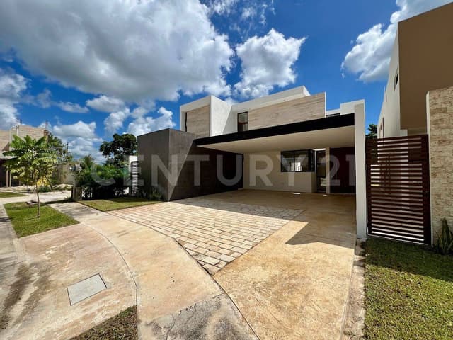 Casa en venta en privada Residencial en Cholul, Merida Yucatan.
