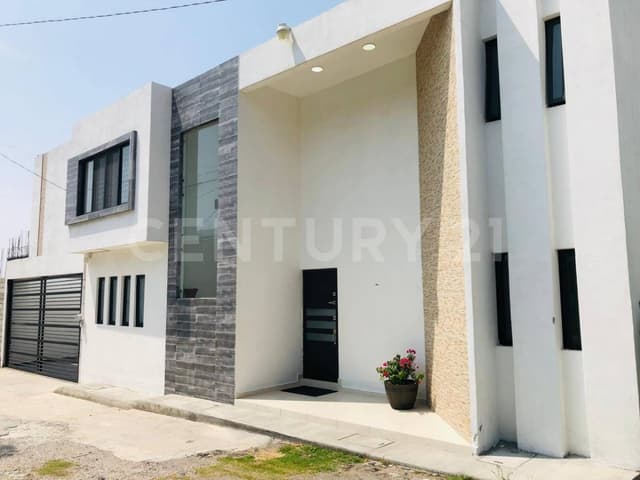 CASA EN VENTA EN EL CENTRO DE OAXTEPEC, YAUTEPEC, MORELOS.