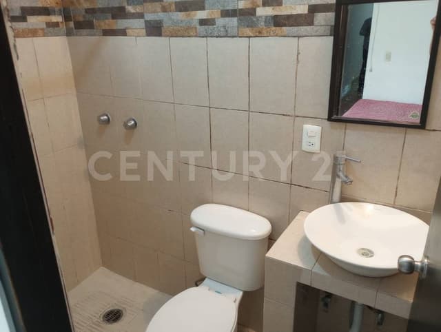 CASA EN VENTA EN COL. PARQUE DE TALAVERNA EN SAN NICOLAS DE LOS GARZA