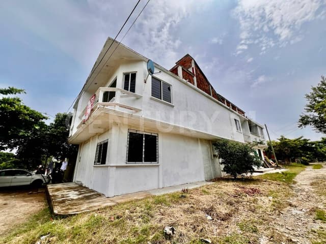 SE VENDE CASA DOS PLANTAS EN ESQUINA 5 RECAMARAS