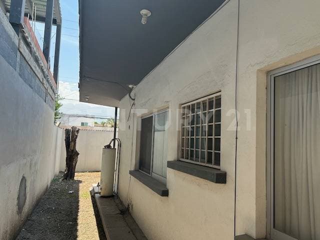 CASA EN VENTA EN COL. LEONES EN MONTERREY