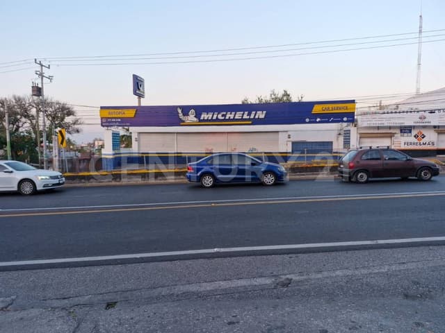 RENTA DE LOCAL COMERCIAL UBICADO EN AVENIDA MORELOS SUR CHIPITLÁN , MORELOS