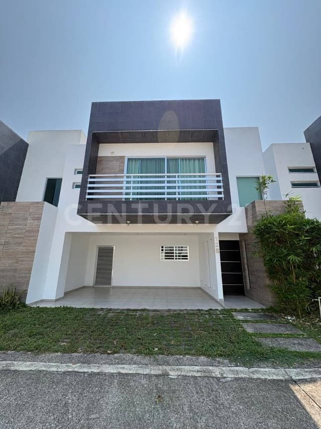 CASA EN VENTA, FRACC. REAL CAMPESTRE, ZONA COUNTRY VILLAHERMOSA, TABASCO