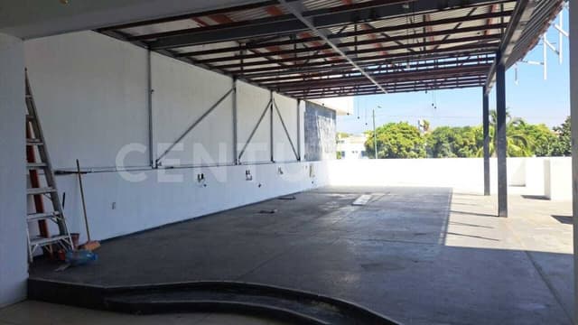 LOCAL 26 CON TERRAZA EN RENTA PLAZA LA JOYA