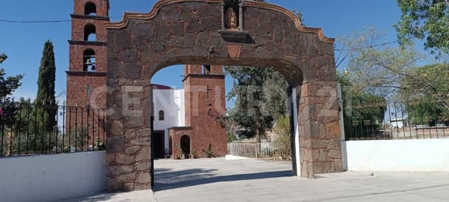 Terreno en San Juan del Rio muy cerrca de la presa la estancia. El Rosario