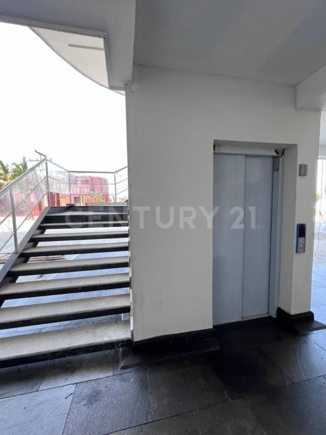 Local comercial en venta Torre 5