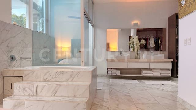 Casa en Venta con alberca privada y diseño contemporáneo - Arbolada Cancún.