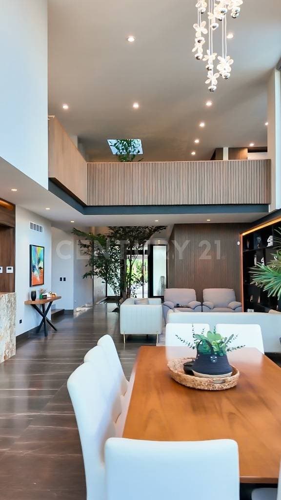 Venta moderna y solida casa en Lagos del Sol Cancun Q. Roo YP0524