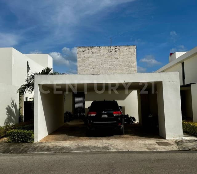 HERMOSA CASA EN PRIVADA SENDA NORTE CHOLUL