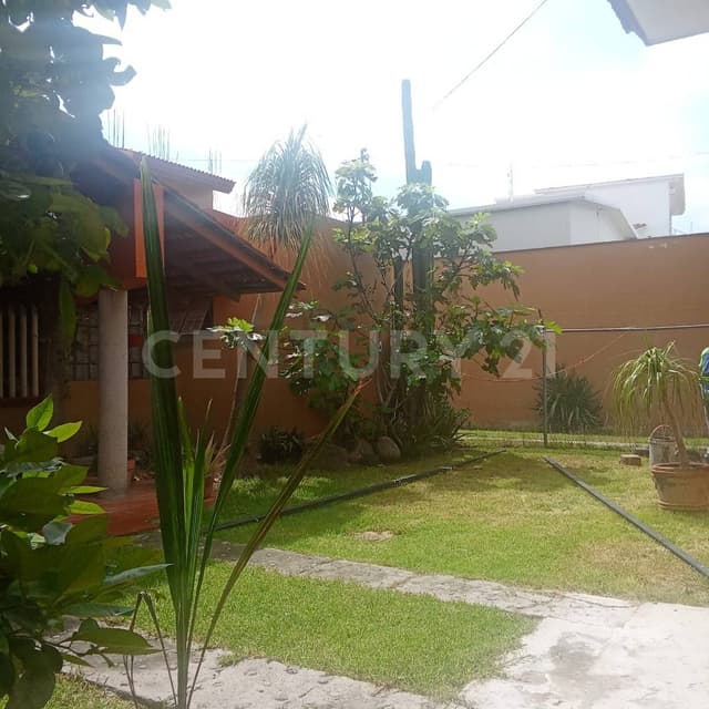 Casa en Renta para Habitación, oficinas, consultorio o academia, en Zavaleta.
