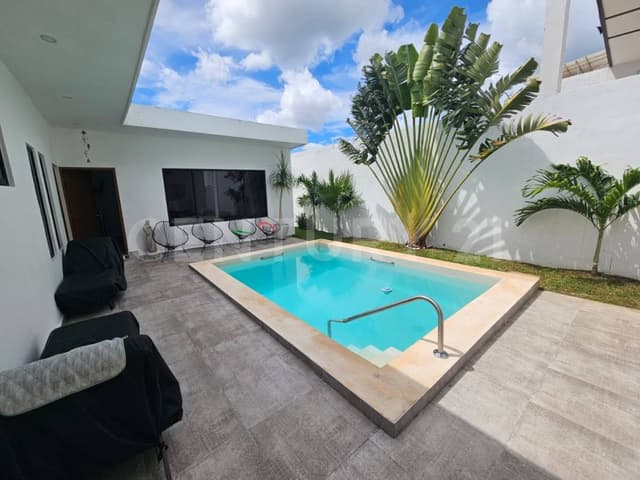 Casa en venta de un piso con alberca en Conkal, Yucatán.
