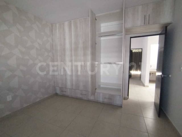 CASA EN RENTA AL NORTE EN CONDOMINIO VIÑA REAL