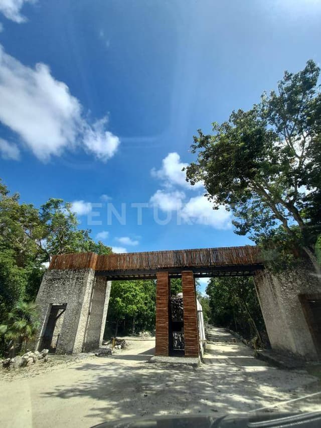 OPORTUNIDAD! Lote de 1 hectárea Aldea Coral para desarrollar en la Riviera Maya