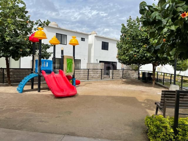 CASA EN VENTA EN PRIVADA GRAN VIA, ZONA CORREDOR TURISTICO IMALA CULIACAN