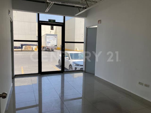 BODEGA RENTA SOBRE AVENIDA CON VIGILANCIA EN APODACA, NUEVO LEON