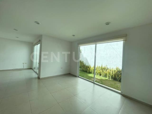 Casa en Renta - Privada a una cuadra de Camino Real - Zavaleta Sta Cruz Buenavis