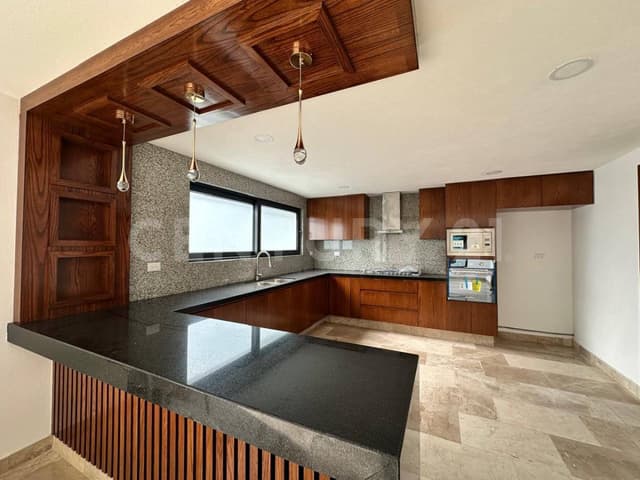 VENTA CASA 4 RECÁMARAS EN EQUINA PARQUE MICHOACÁN,LOMAS ANGELÓPOLIS III,PUEBLA