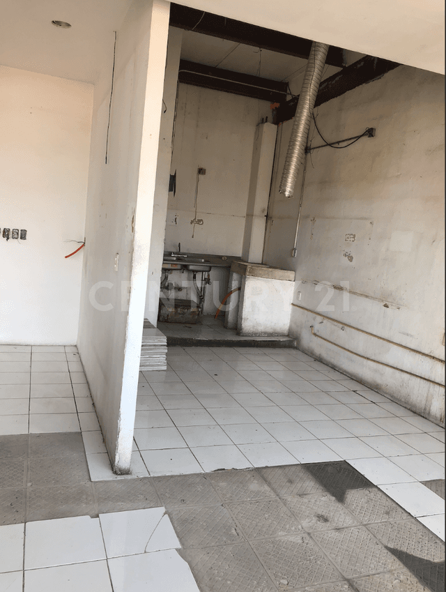 Local Comercial en renta dentro de Plaza Totoltepec Local 25