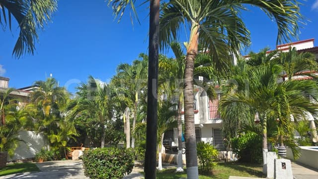 CASA EN VENTA AV. LA LUNA