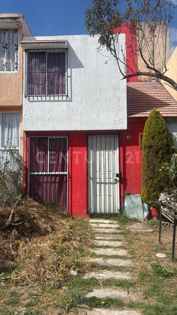 Casa en Fraccionamiento Colinas del Sol, Estado de México