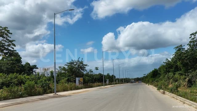 Venta lote uso comercial en ESQUINA sobre Av.127 Jardines 6 Cancún,Qroo OFC4524