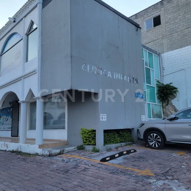 LOCAL EN RENTA EN COL. COLINAS DE SAN JERONIMO EN MONTERREY