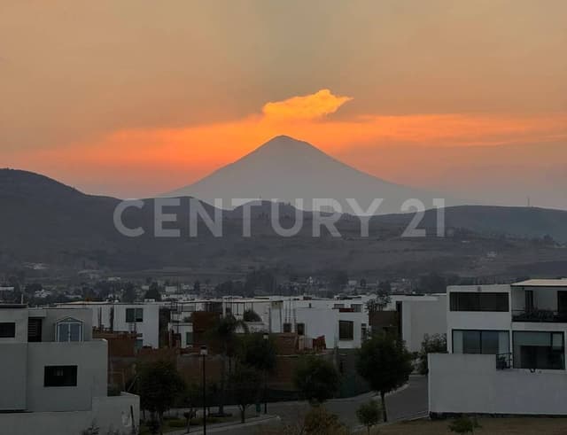 TERRENO EN VENTA CON VISTA A VOLCANES EN PARQUE ANÁHUAC, UBICACIÓN INMEJORABLE
