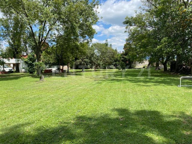 VENTA AMPLIO TERRENO EN EXCLUSIVO FRACCIONAMIENTO LAS CALANDRIAS,ATLIXCO,PUEBLA