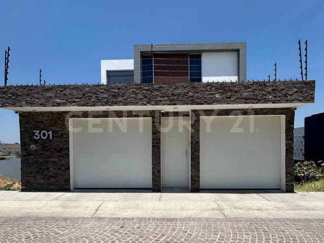 CASA EN VENTA EN CUMBRES DEL LAGO JURIQUILLA