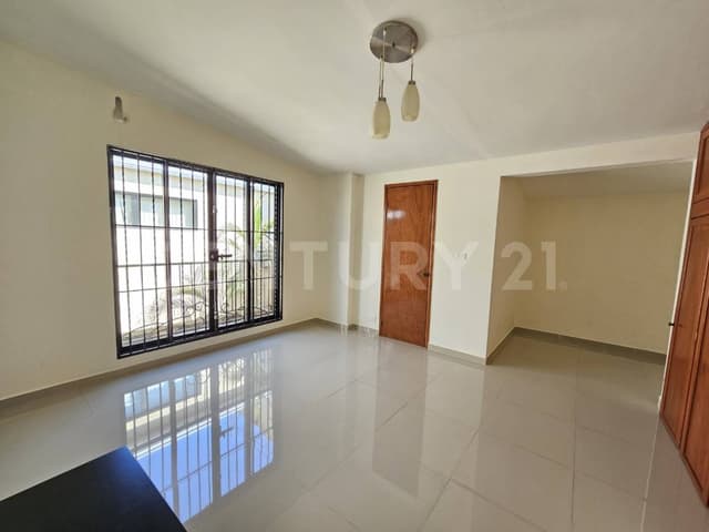CASA EN RENTA PARA OFICINAS AVENIDA 27 DE FEBRERO VILLAHERMOSA CENTRO TABASCO