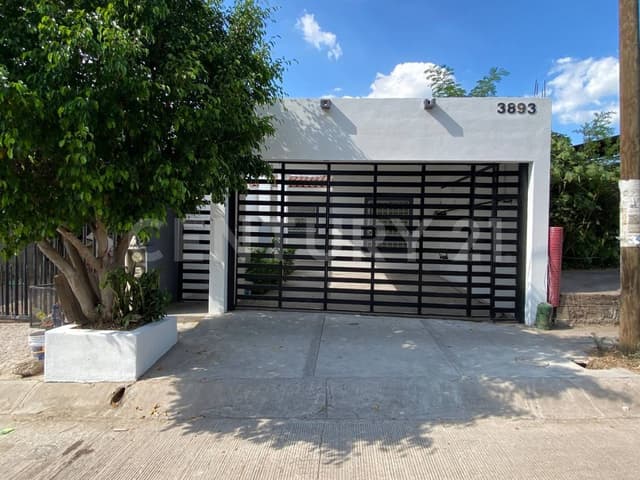 CASA EN VENTA EN ALTURAS DEL SUR SOBRE BOULEVARD PRINCIPAL CULIACAN