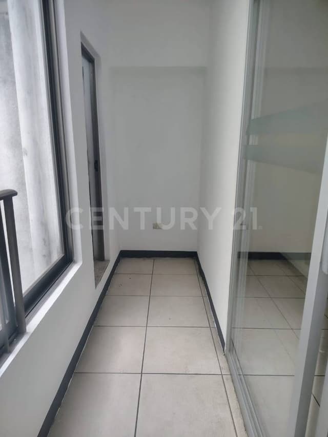 SE RENTA LOCAL EN SEGUNDO NIVEL EN AV. UNIVERSIDAD