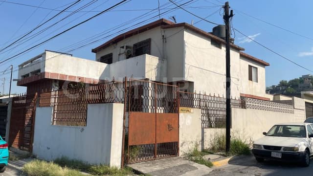 CASA EN VENTA EN COL. VILLA MITRAS EN MONTERREY
