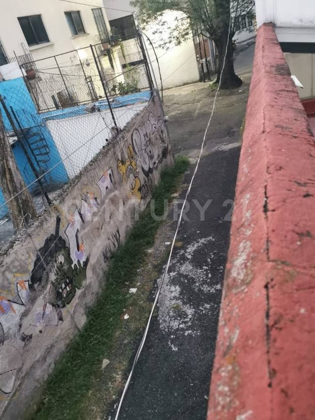 Casa sola a una calle de Czda de Tlalpan