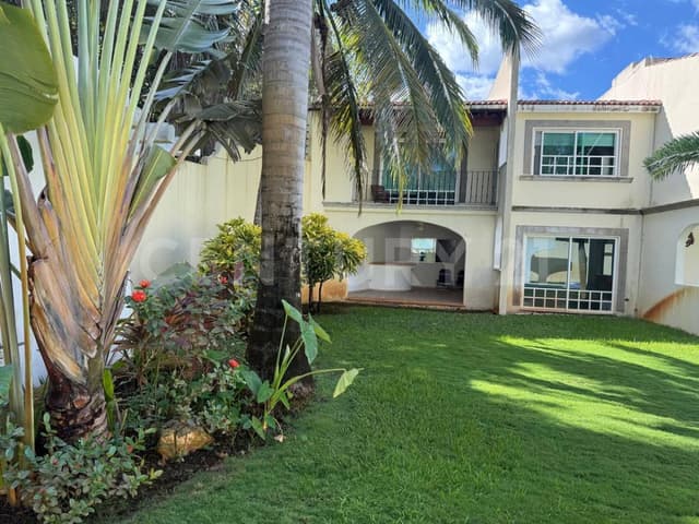 Venta Casa en Álamos I Cancun Exclusivo Condominio con Jardín y Palapa SVM3025