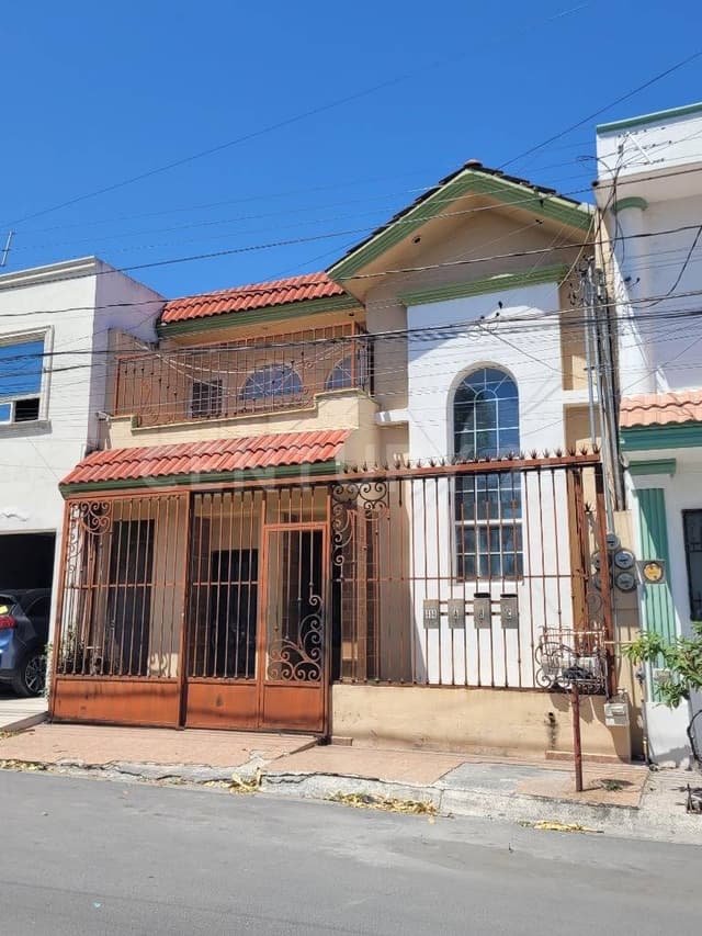 CASA EN VENTA EN COL. PARQUE DE TALAVERNA EN SAN NICOLAS DE LOS GARZA