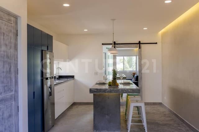 Propiedad de 3 departamentos y alberca en el Centro Playa Del Carmen P3112