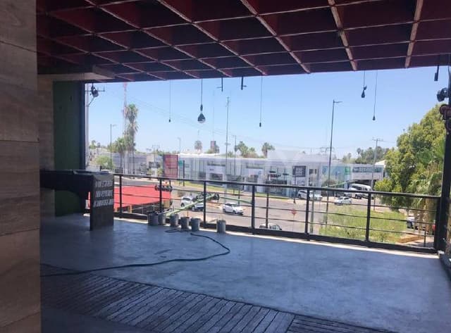 SE RENTA LOCAL COMERCIAL CON VOCACION PARA RESTAURANT BAR