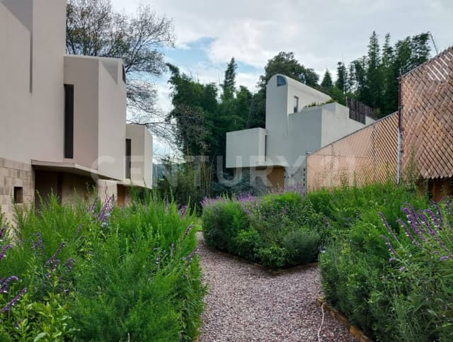CASA EN VENTA, VALLE DE BRAVO