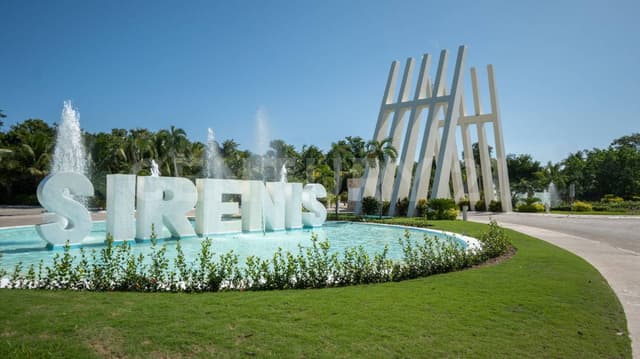 PENTHOUSE DE LUJO CON LOCK-OFF, ROOFTOP Y VISTA AL MAR – AKUMAL CHIC, SIRENIS