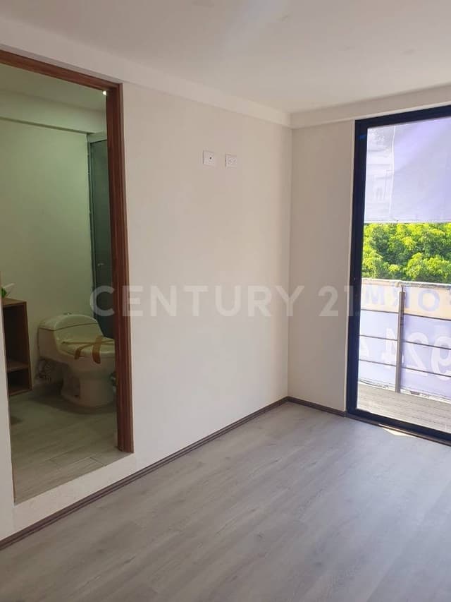 Frente a Mercado Gabriel Hernández