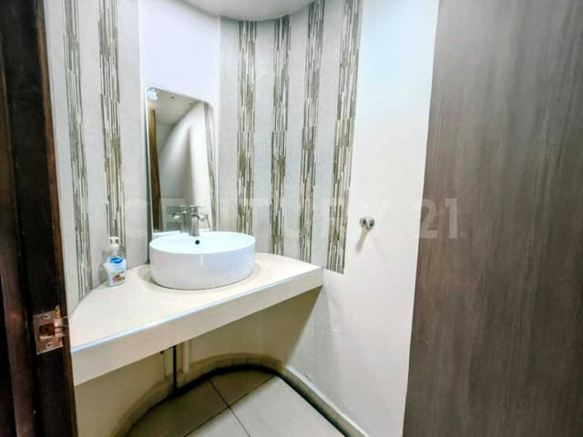 Venta de Casa de 3 Niveles en Lindavista Sur