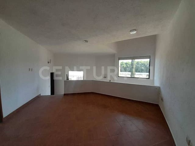 Casa en venta, a 2 minutos de Liverpool Moraleda