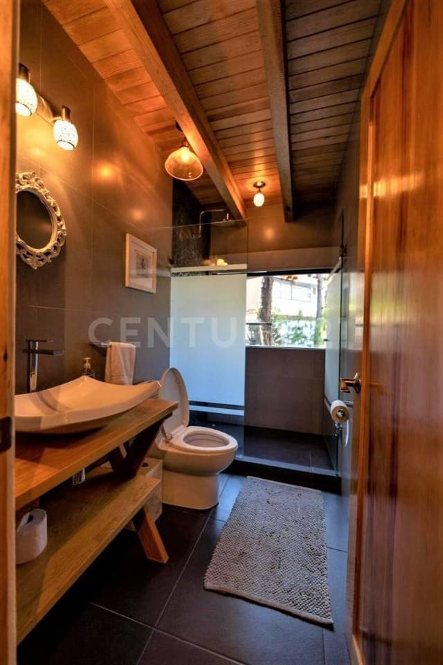 CASA EN CONDOMINIO CON ALBERCA, VALLE DE BRAVO