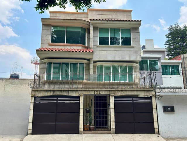 Casa en venta con dos departamentos en Lomas Estrella, Iztapalapa