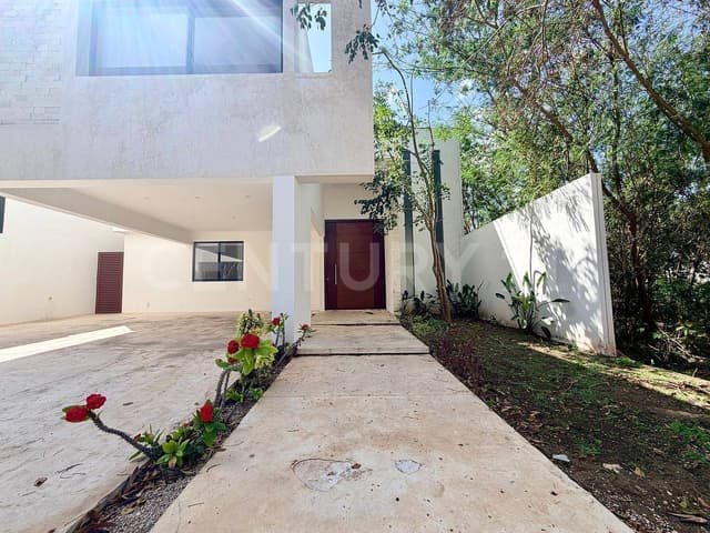 Casa en venta de 4 Habitaciones en Privada Residencial en Temozón Norte, Mérida.